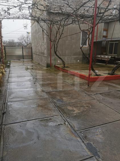 Casa de vanzare, 6 camere, 535 mp, zona Varias