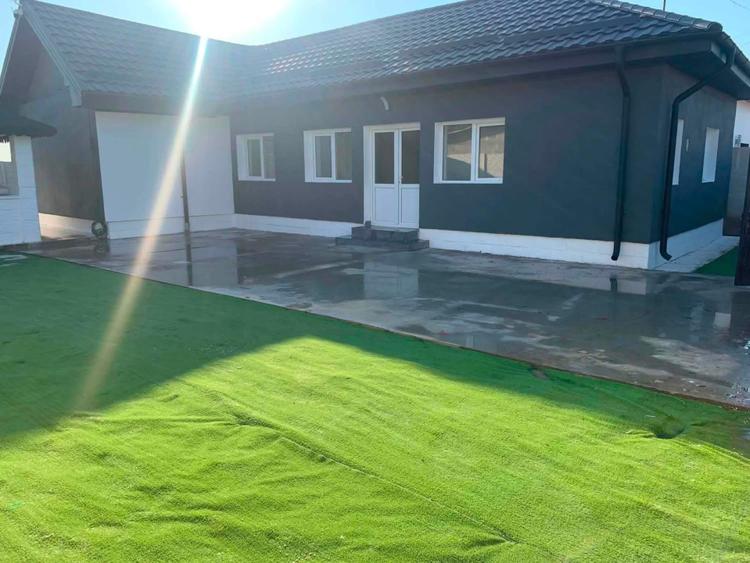 Casa moderna ,100 mp utili, 910 mp teren in  ALMAJ ,la 15 km distanta de CRAIOVA