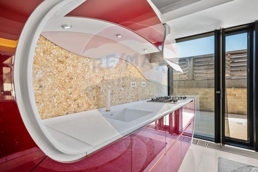 Vilă Futuristă: Eleganță & Inovație la limita pădurii, piscină, 4500mp