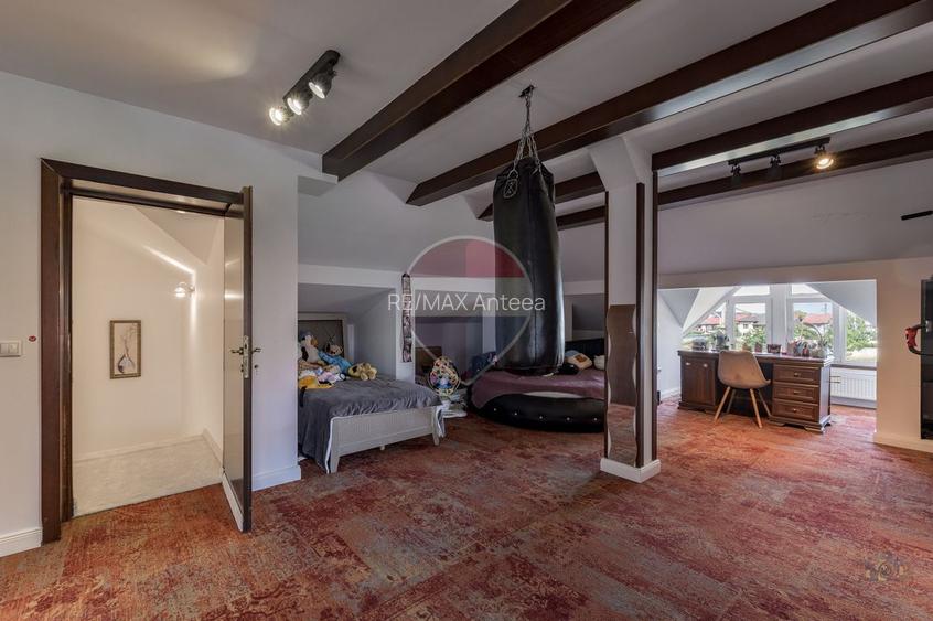 Vilă renovată P+1+M  | Foișor vitrat, grădină și jacuzzi - 42