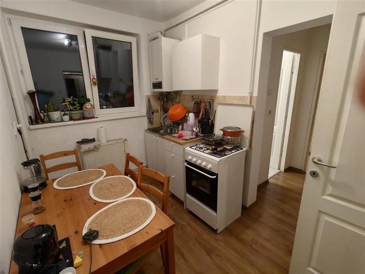 Apartament 2 camere etaj intermediar zona Gemenii Profi