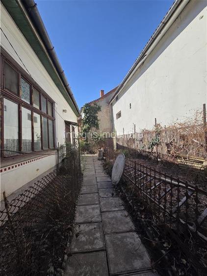Casa cu 4 camere,curte individuala,acces auto,,ultracentral,Oradea - 13