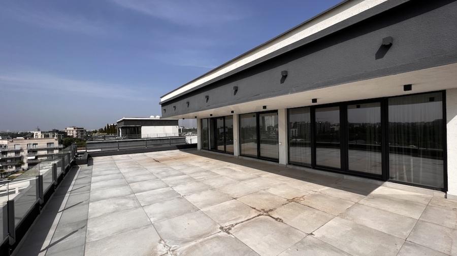 REA1015960 Penthouse spectaculos cu vedere spre lac
