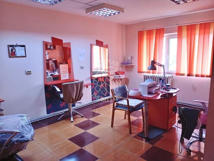 Spatiu comercial 4 camere 70 mp-ideal salon, cabinet-Calea Moldovei
