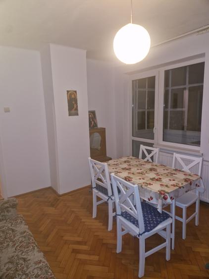 Apartament doua camere, decomandat, renovat