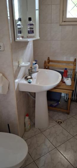 Inchiriez apartament pentru birouri si locuit zona Comosariat .