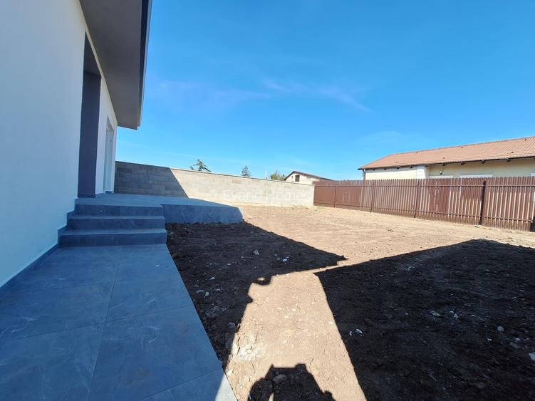Casa individuala - 70 mp - 3 camere - asfalt - toate utilitatile - Sanandrei - 20
