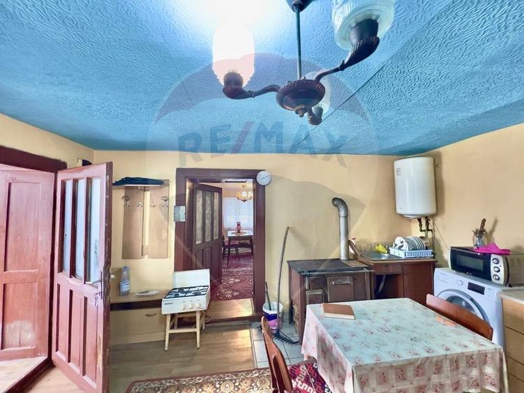 Casa cu 2 camere si teren 4887mp de vanzare in Dabaca