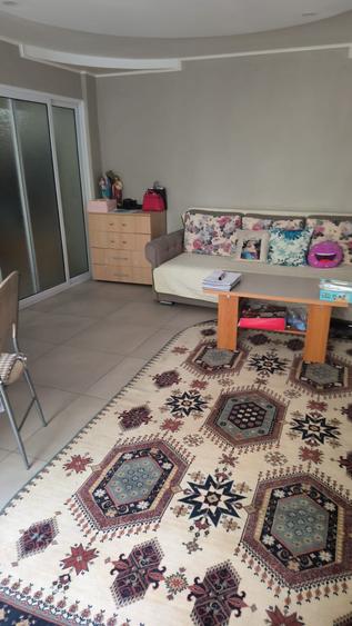 Apartament La Cheie cu 2 camere, zona Garii, parter cu balcon.
