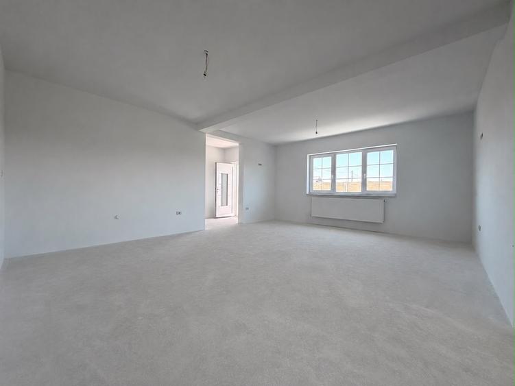 Duplex cu 3 camere, 80 mp utili, 16 mp terasa, 463 mp teren - Sag.