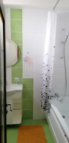 Apartament cu 3 camere de închiriat, zona Centru-Modern