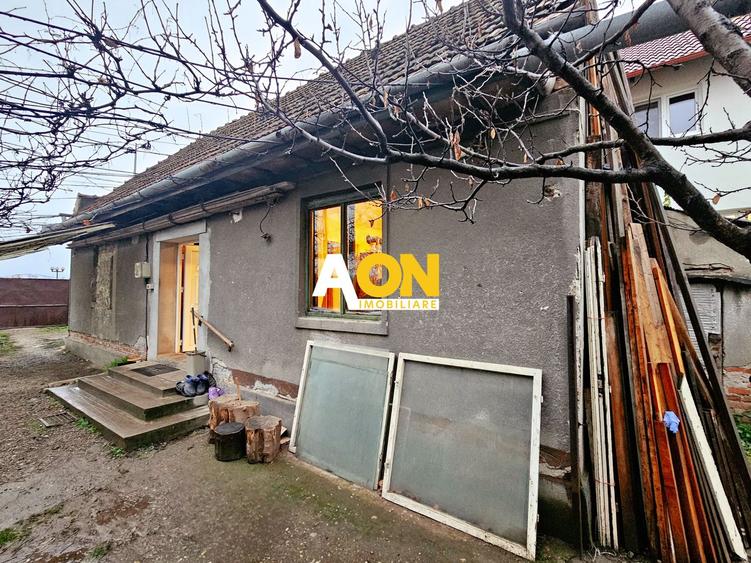 Casa cu doua corpuri, 5 camere, 1580 mp teren, Dealul Furcilor