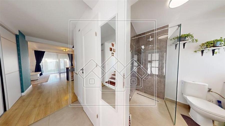 Casa de vanzare, facilitati smart, 3 camere, 2 bai, predare la cheie
