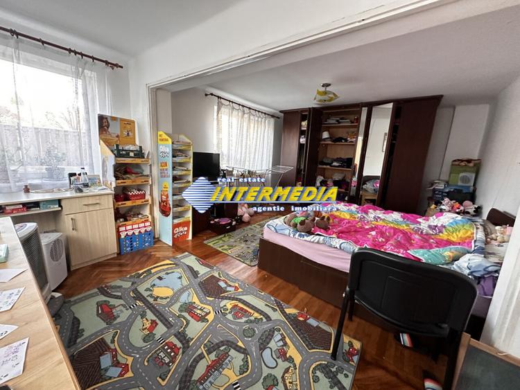 Casa cu 3 camere in Cetate la asfalt cu 1176 mp Teren
