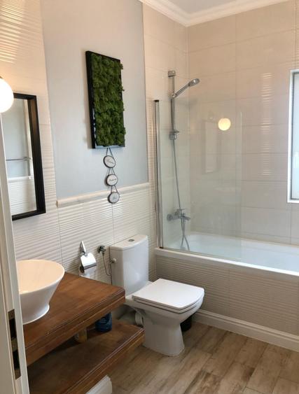 Vand apartament cu trei camere  bloc nou Aradului