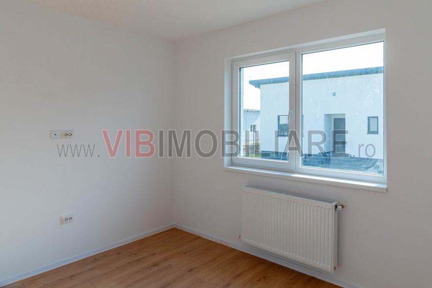 Casa cu 4 camere intabulata in ansamblu cu iesire la lac - Crevedia