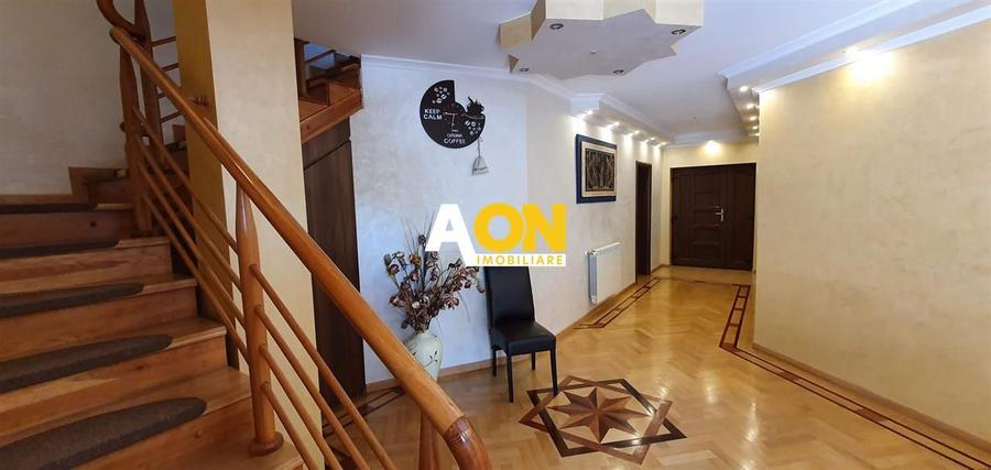 Casa 10 camere, ideala ca pensiune, zona Cetatii Alba Carolina