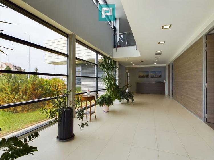 Spațiu comercial modern cu parcare proprie