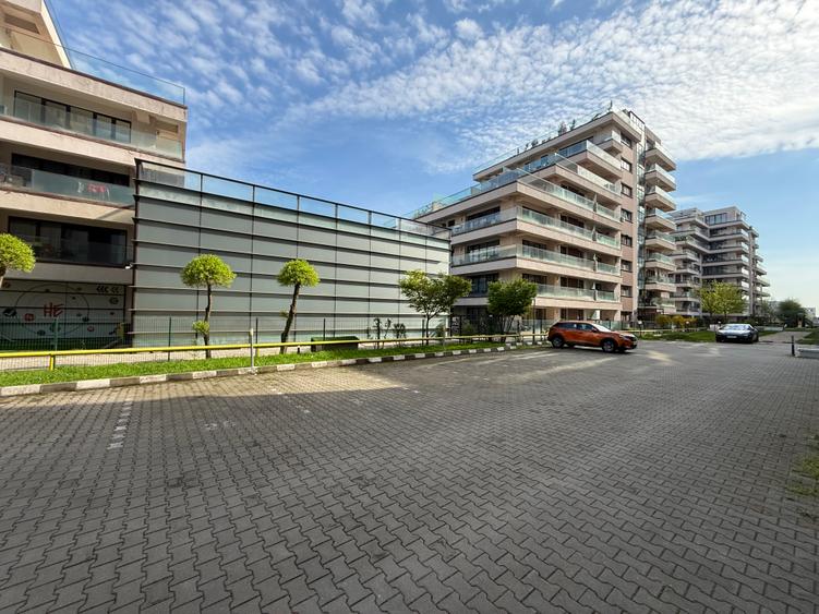 Spațiu open space 457 mp, vitrat, cu multiple posibilități de amenajare.