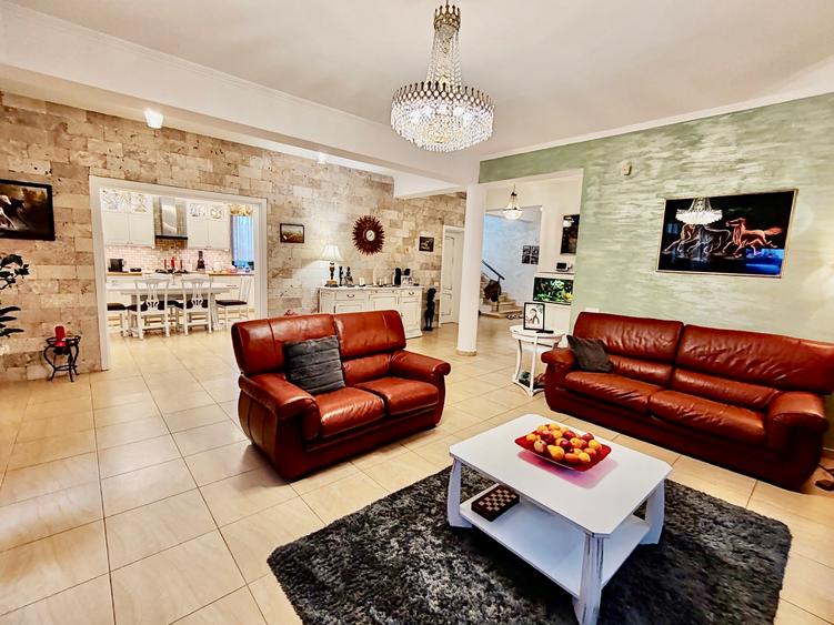 Vila spatioasa de inchiriat 7 camere cu gradina si terasa spectaculoasa