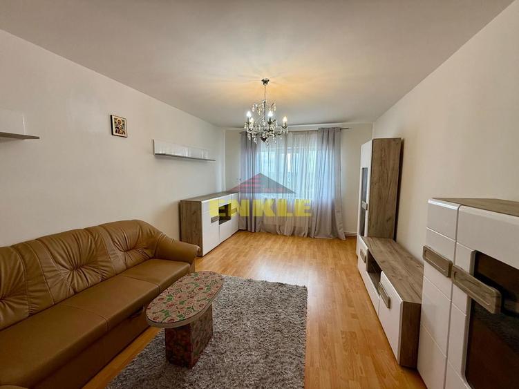 De vanzare apartament 2 camere decomandat
