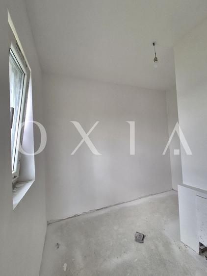 AX1046 Giroc, Zona Esso, 1/2 Duplex Cu 5 Camere