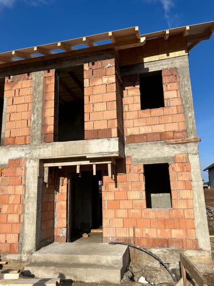 Duplex modern cu 4 camere și curte de 250 mp