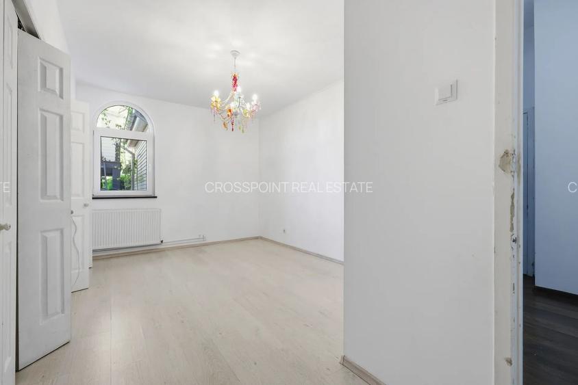 Vilă Exclusivistă cu Piscină pe Malul Lacului Tâncăbești | 1.204 mp Teren - 13
