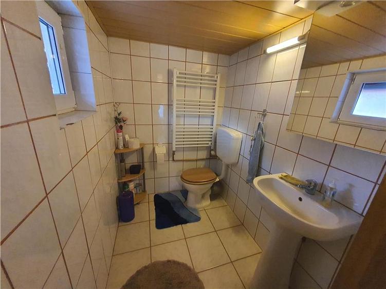 Casa saseasca pe un singur nivel, cu 2.021mp teren in Slimnic