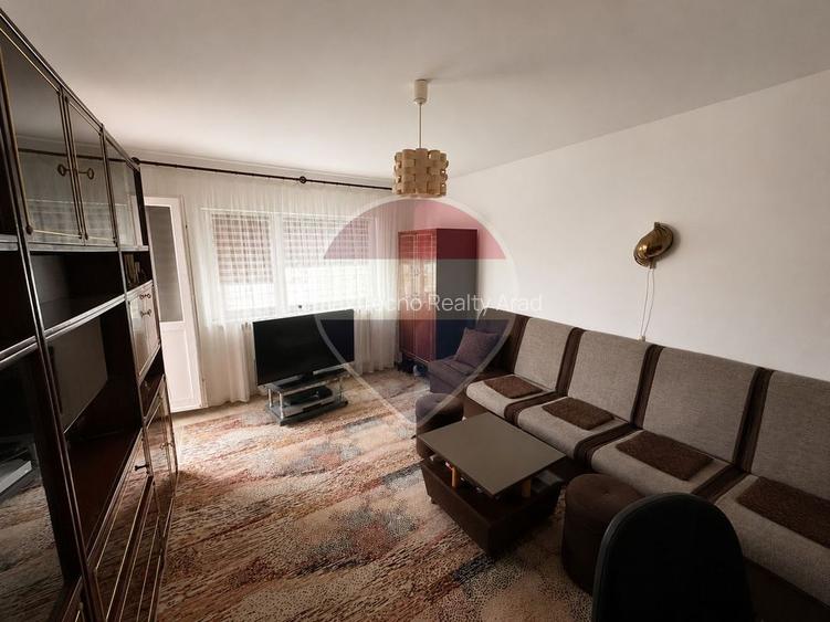 Apartament decomandat cu 2 camere de vânzare în zona Micalaca - 3