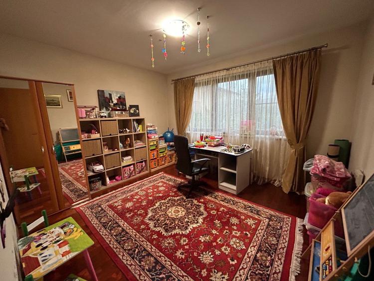Casa individuala, 6 camere, 300 mp, 1100 mp teren, Prof Ioan Rus