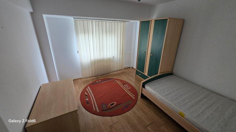 Apartament cu 3 cam, decomandat, 85mp utili, Bd. Decebal langa Piata Alba Iulia