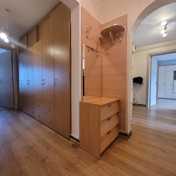 Vand apartament cu 3 camere Centrul Civic, Strada Toamnei