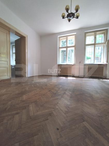 Casa istorica, 2 apartamnte, curte proprie- posibilitati multiple, zona Balcescu