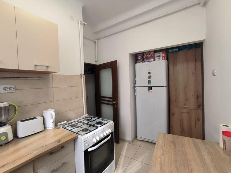 Apartament cu 3 camere semidecomandat în Armeneasca