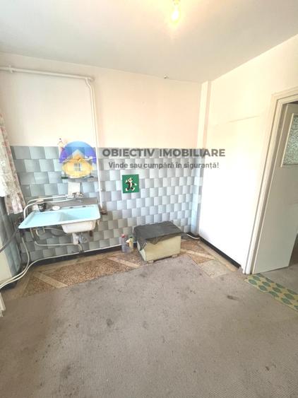 Apartament 3 camere , zona centrala, etaj 1