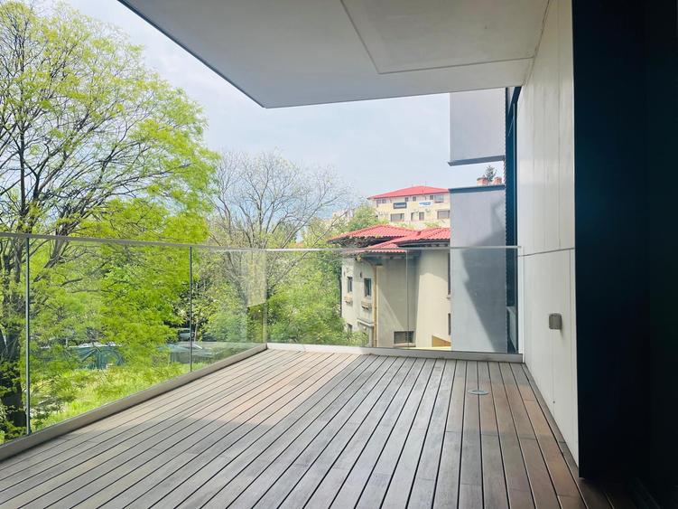 3 Camere - One Charles de Gaulle
