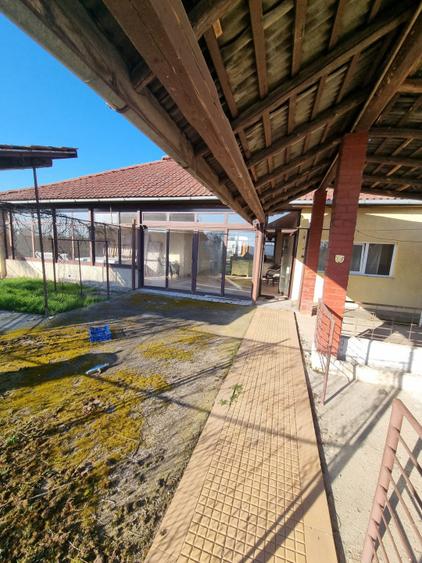 Casă cu Etaj în Păulești