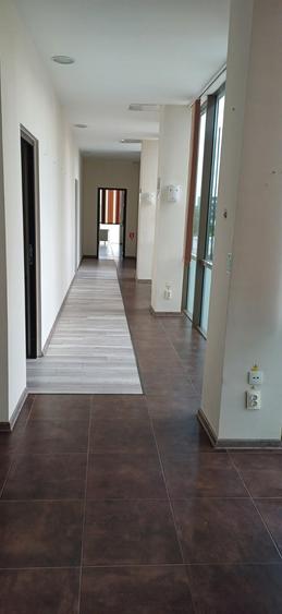 Spatiu comercial pretabil birouri-cabinete