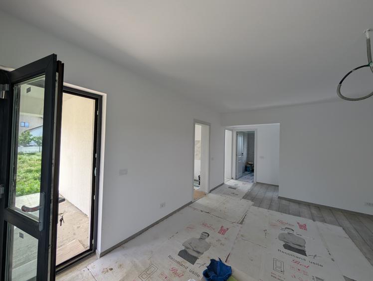 Casa cu garaj Lilieci- teren 540m, canalizare, apa, gaz.