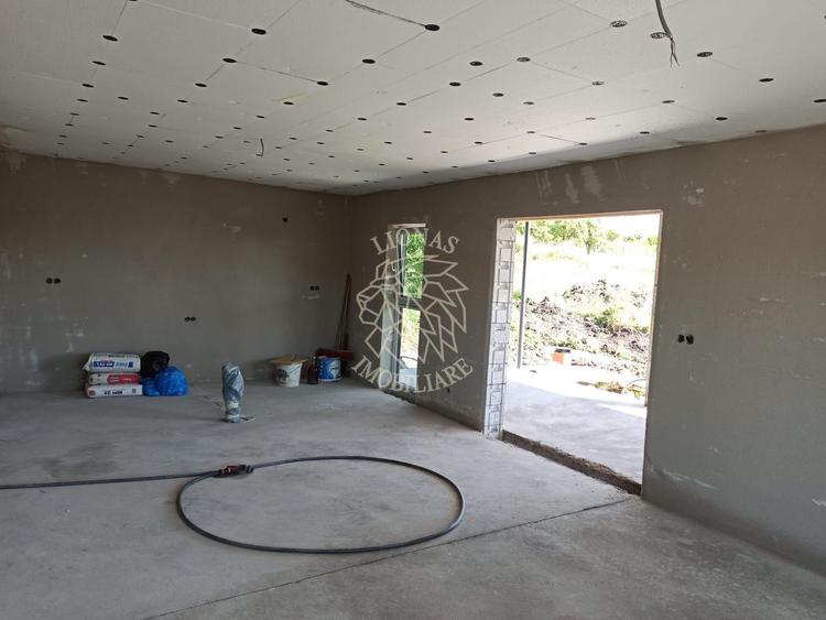 Casa 4 camere 116.5 mp+terasa 27 mp-teren 500 mp-Zona La Soare