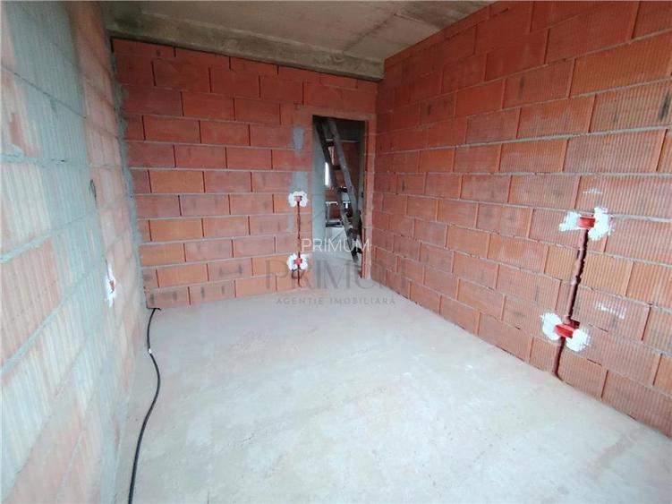 DUPLEX SPATIOS - ASFALT - POSIBILITATE CARPORT - 8