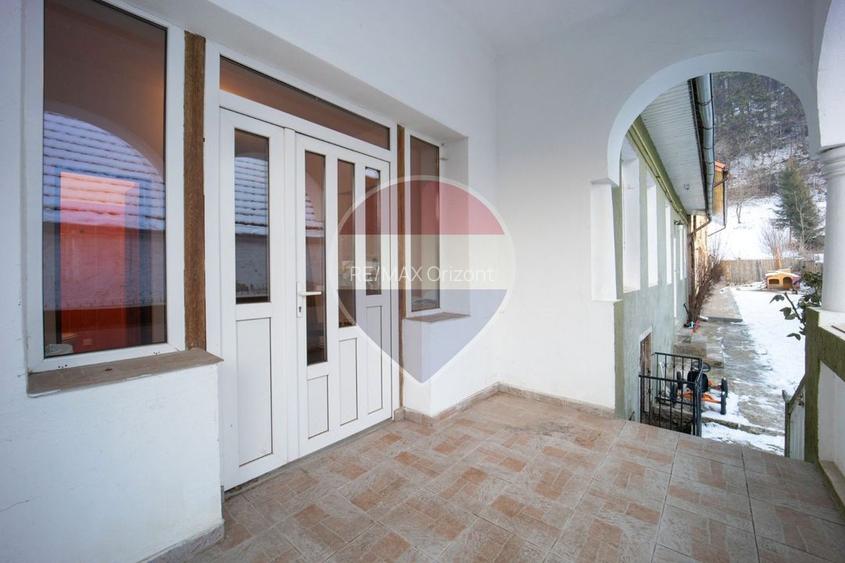 Casă cu două corpuri, teren 835 mp, str. I.L. Caragiale, Râșnov - 13