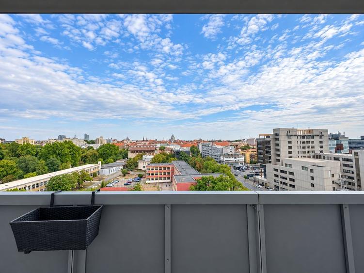 Apartament cu 3 camere, priveliste panoramica, terasă 14 mp, bloc 2010