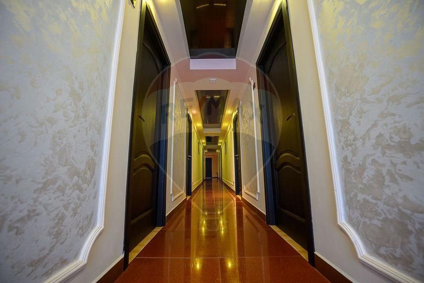 Hotel / Pensiune cu 36 camere de vânzare în Saturn