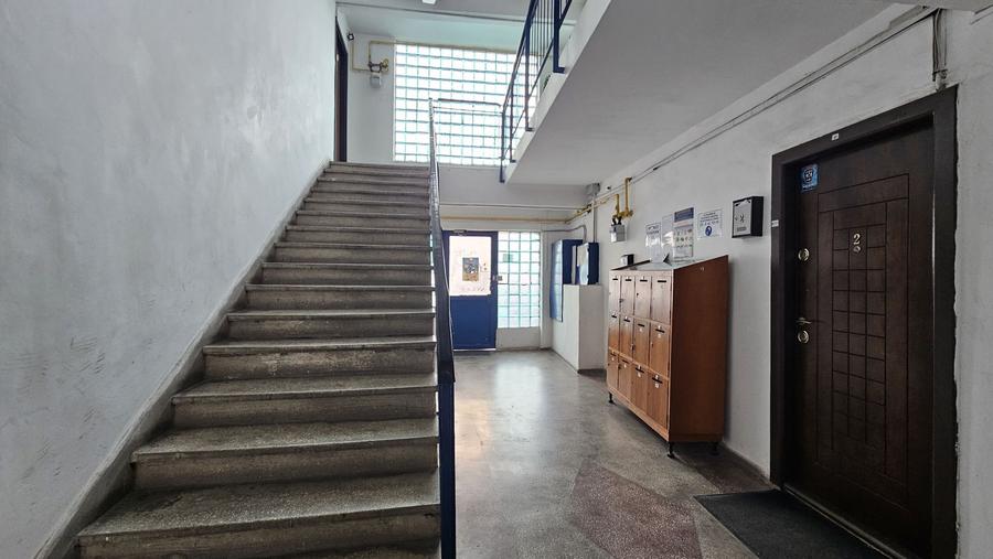 Zona Afi-Camera de comert apartament 3 camere etaj 1