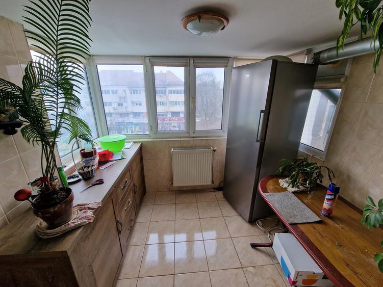 Apartament 3 camere Strada Cuza Voda - etaj 3 - 77 mp
