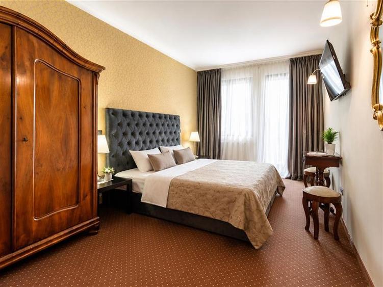 Langa Castelul Bran: Pensiune + restaurant + transfer afacere activa