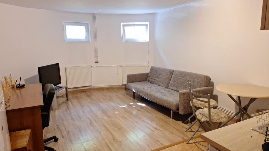 Apartament la vila, Parc Sub Arini