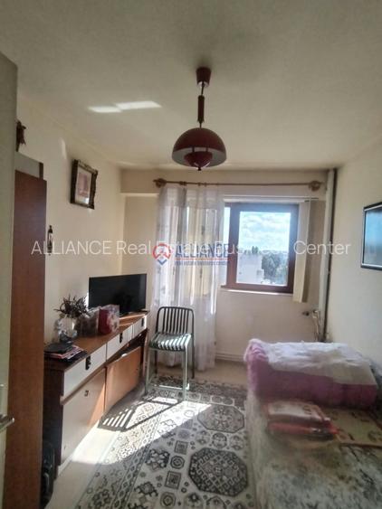 Casa De Cultura-Apartament cu 4 camere liber